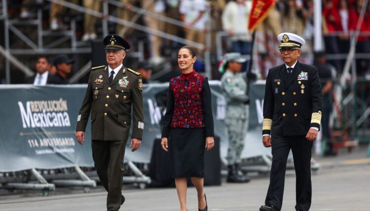 Claudia Sheinbaum encabeza desfile cívico-militar por el Aniversario de la Revolución Mexicana