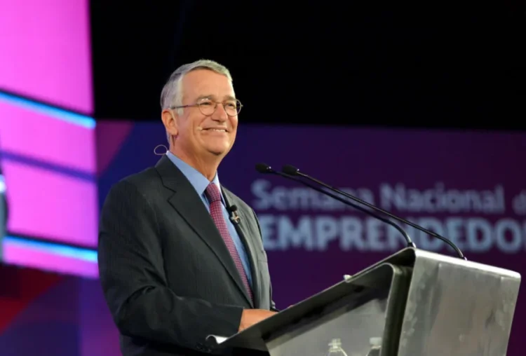 Ricardo Salinas Pliego ordena eliminar el «Lenguaje Woke» de sus pantallas