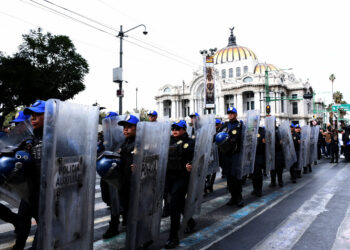 Limpian Bellas Artes de ambulantes