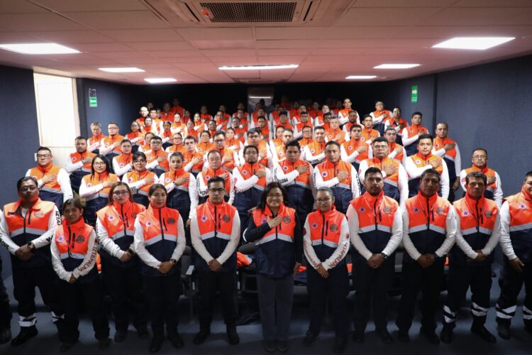 ‘Ángeles Guindas’ cuidan a la población de Iztapalapa