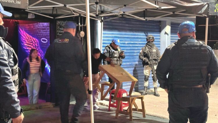 Continúa retiro de chelerías en Coyoacán