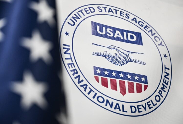 Musk y Trump acuerdan cerrar la USAID; piden a empleados no acudir a la oficina