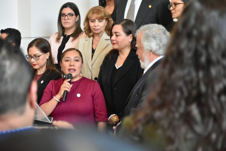 Xóchitl Bravo reconoce a constituyentes y garantiza más derechos para la capital