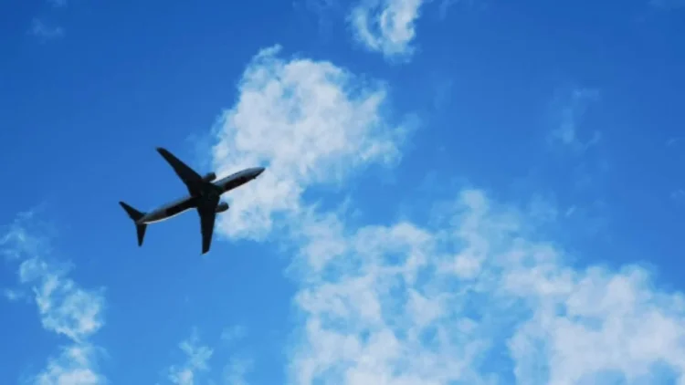 ¿Qué dijo Sheinbaum sobre el sobrevuelo del avión militar de EEUU por espacio mexicano?