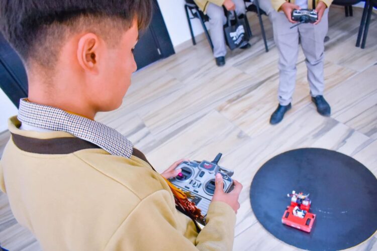 Alumnos de Tláhuac ganan Olimpiada de Robótica