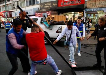 Retiran comercio informal de Metro Copilco y Ciudad Universitaria