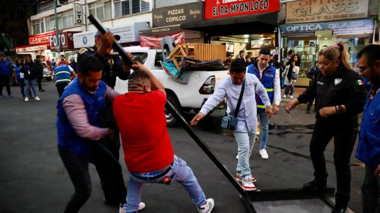 Retiran comercio informal de Metro Copilco y Ciudad Universitaria