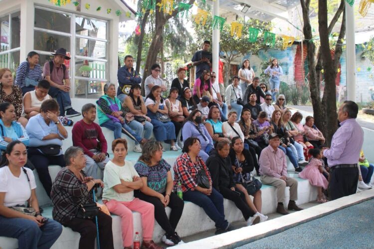 Eduardo Santillán usa programas sociales para su campaña a Ministro