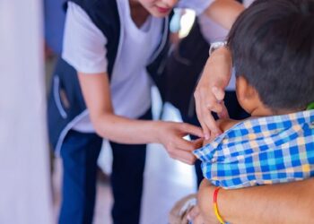Con el objetivo de prevenir enfermedades, realizan campaña de vacunación a jornaleros de tabaco y sus familias en Nayarit