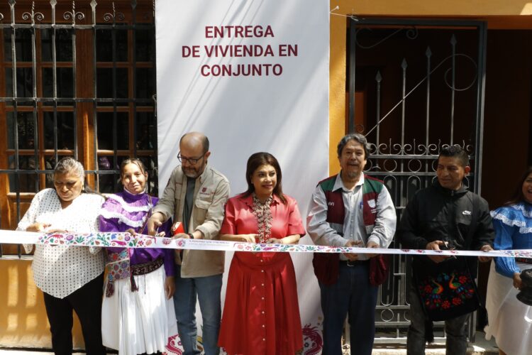 Entrega Brugada vivienda a 196 personas en la Colonia Roma