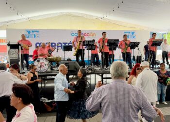 Rompen récord con danzón en Coyoacán
