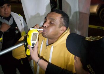 Alcoholímetro en antros, proponen en Congreso CDMX