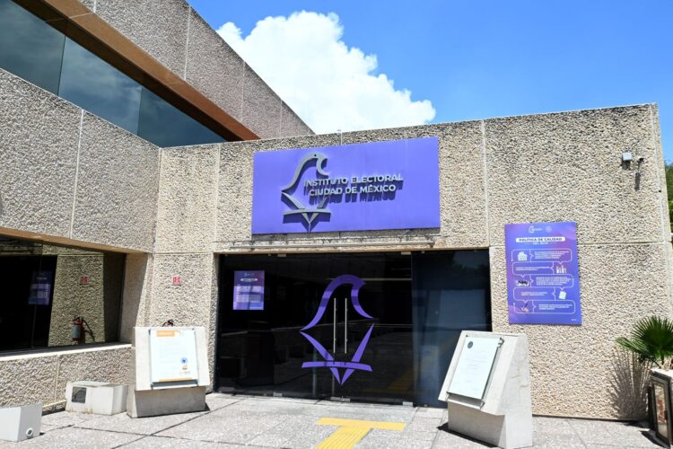 ¡Los Ojos de la Capital!