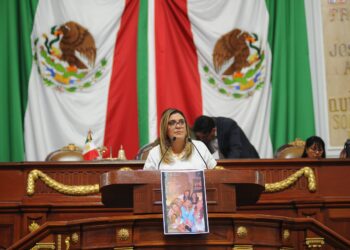 Exigen transparencia a Alessandra Rojo por presunto despilfarro en viaje a España