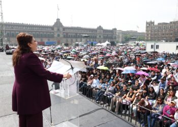 Entrega Brugada Becas para Universitarios en la Ciudad de México