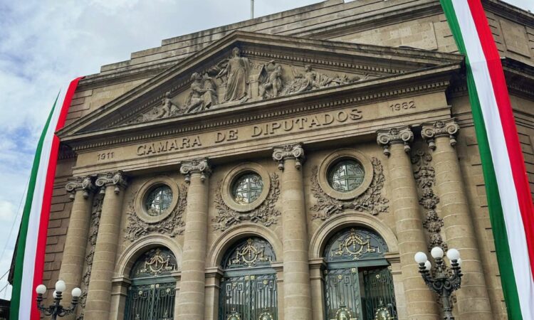 ¡Los Ojos de la Capital!