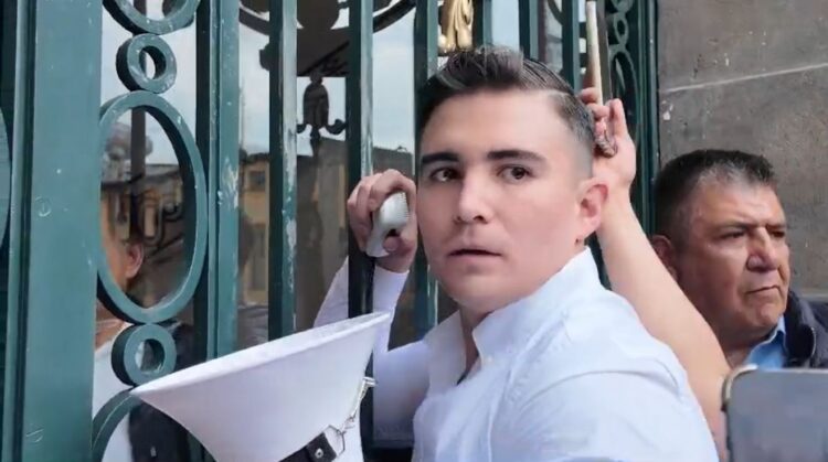 ¡Los Ojos de la Capital!