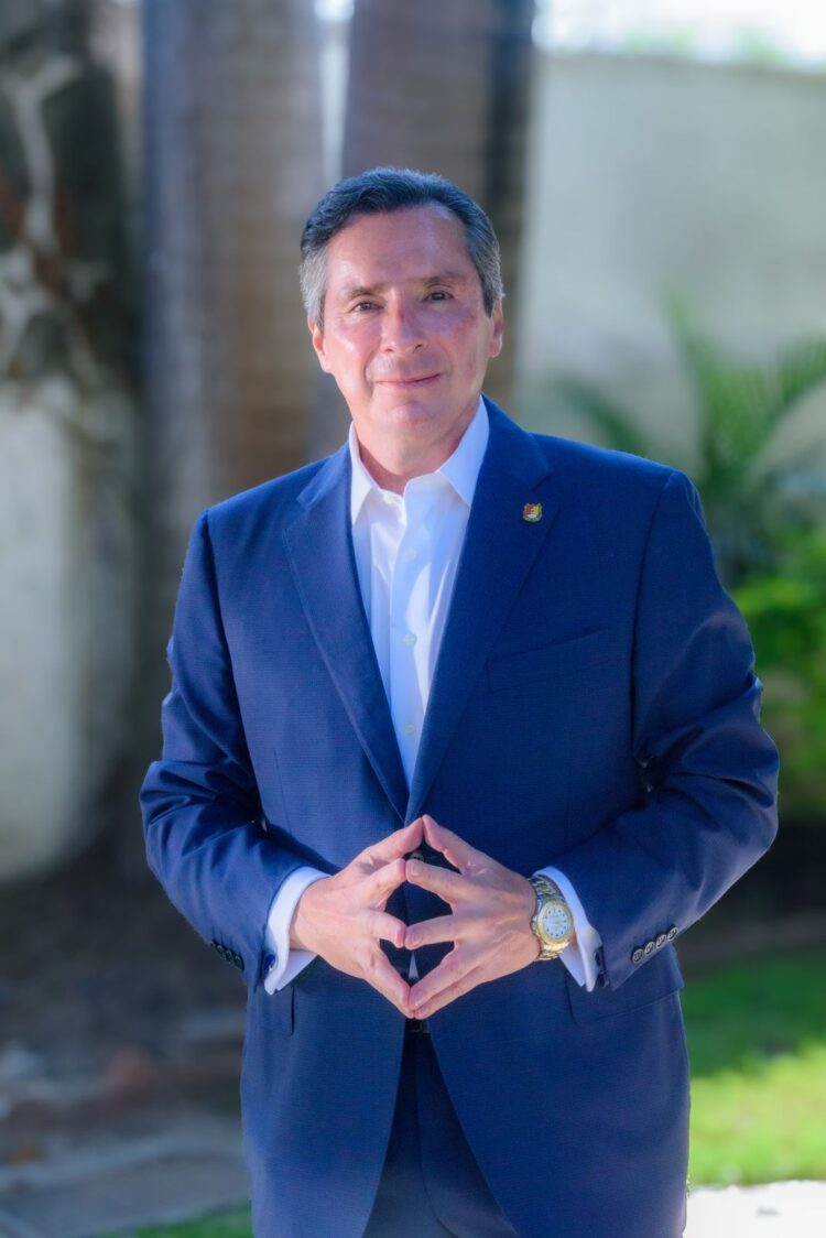 Camarena Morales, con historial en el servicio público para participar en la SCJN