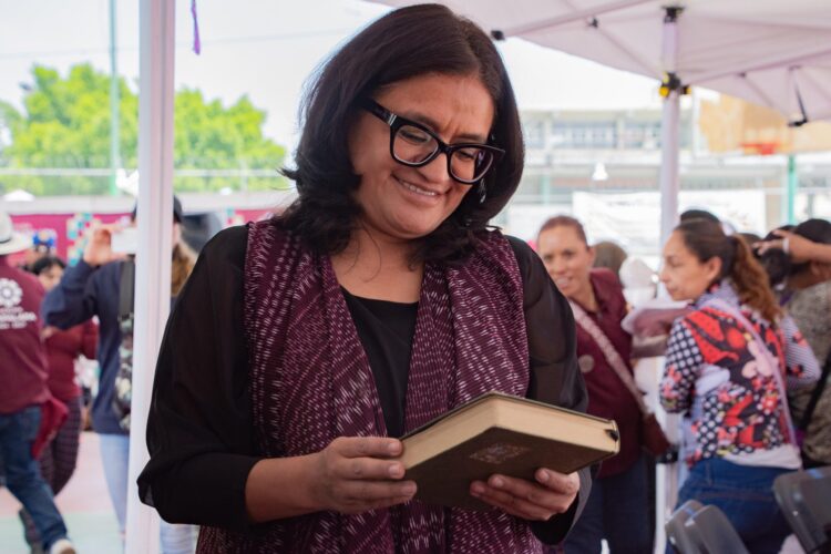 Alavez se cuelga medallas ajenas y abandona a Morena en Iztapalapa