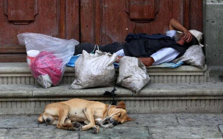 Brugada ignora a poblaciones callejeras