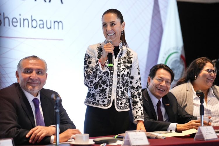 Adán Augusto se defiende entre sombras fiscales y fuego cruzado