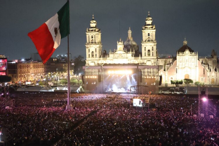 Residente sacude el Zócalo: protesta, poder y política en clase de rap