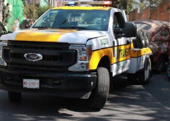 Autos abandonados saturan calles de CDMX