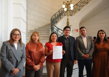 Morena firma «acuerdo» para frenar uso político de mercados