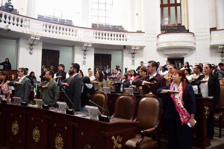 ¡Los Ojos de la Capital!