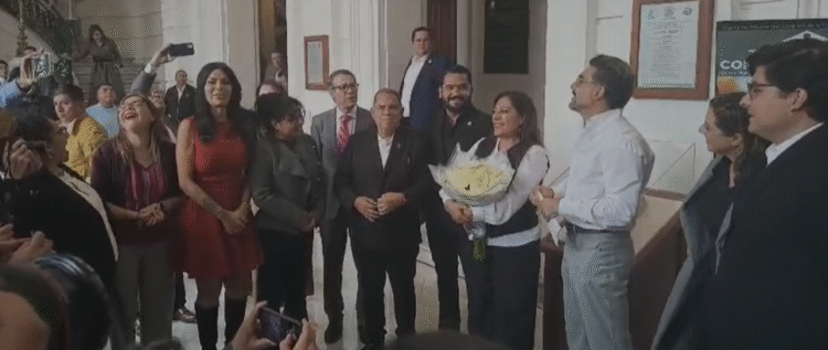 ¡Los Ojos de la Capital!