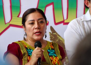 Xóchitl Bravo respalda informe de Claudia Sheinbaum ante un Zócalo lleno