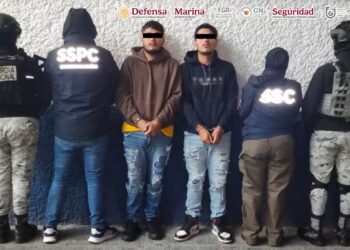 Detienen a dos hombres ligados a grupo criminal tras cateos en CDMX