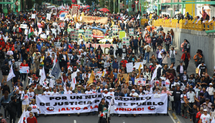 Marcha del 2 de octubre moviliza a 10 mil personas: SSC CDMX