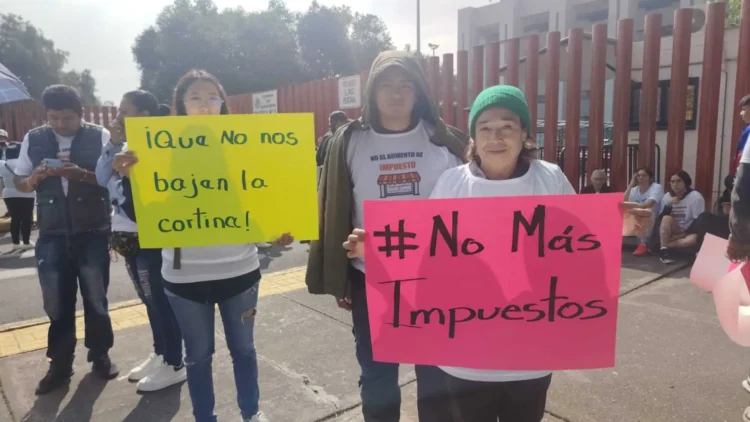 Protestan comerciantes en la Cámara de Diputados