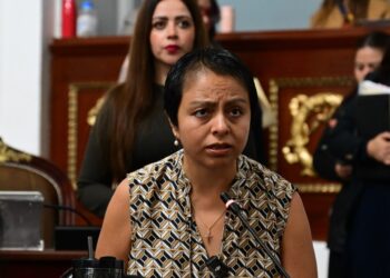 Diputados locales guardan minuto de silencio por alcalde asesinado en Uruapan