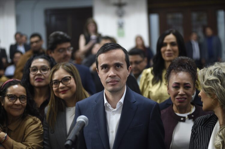 ¡Los Ojos de la Capital!