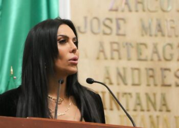 Proponen prohibir ingreso con casco a negocios en la CDMX