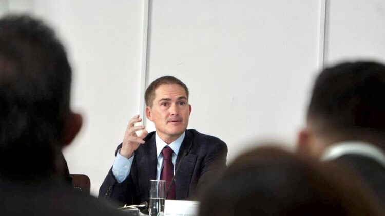 Pide López Casarín 11% más presupuesto mientras deja sin usar 921 millones