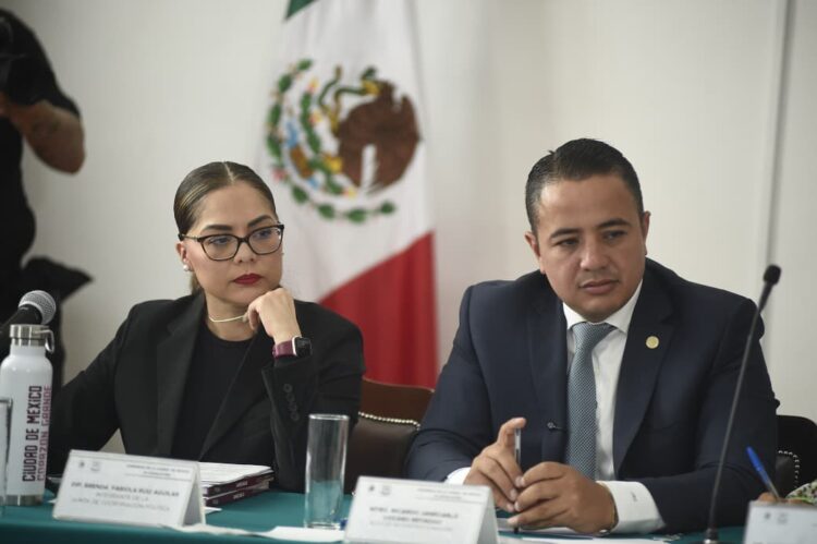 Lozano se autoproclama salvador de GAM y convierte su comparecencia en un monumento a sí mismo