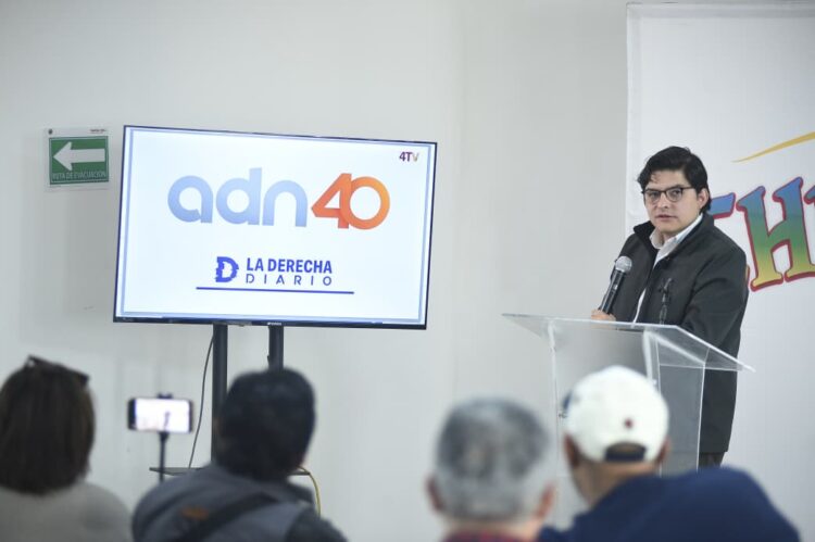 Diputado exhibe presunta operación de montajes: señalan a adn40 por fabricar escenas en la marcha 15N