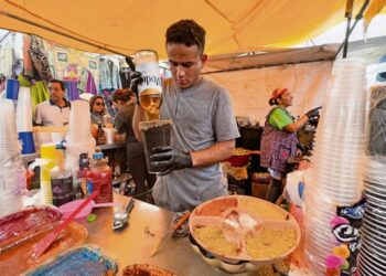 Exigen cierre de chelerías clandestinas en San Gregorio Atlapulco