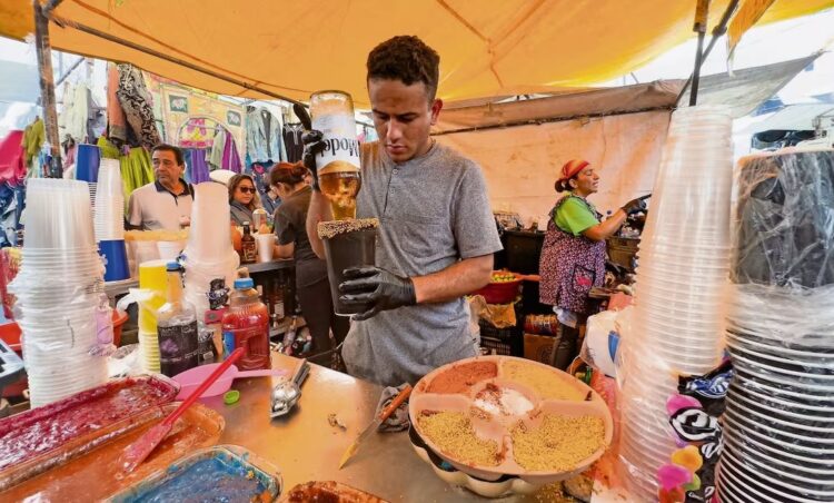 Exigen cierre de chelerías clandestinas en San Gregorio Atlapulco