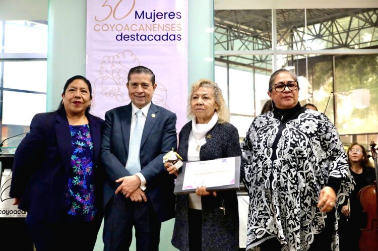 Reciben reconocimiento 50 destacadas mujeres coyoacanenses