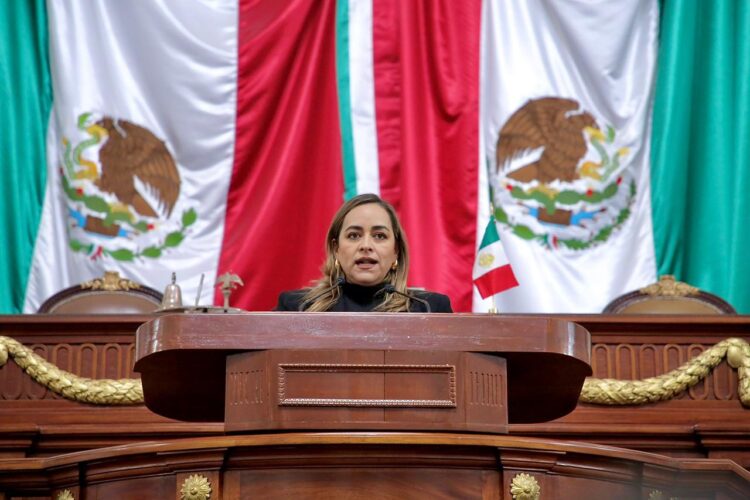 Van contra cirugías estéticas en menores en CDMX: proponen cárcel por intervenciones sin justificación médica