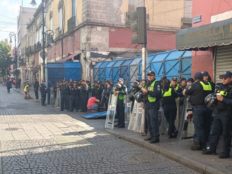 Diputado de Morena en CDMX exige quitar vallas en Monterrey y Guadalajara
