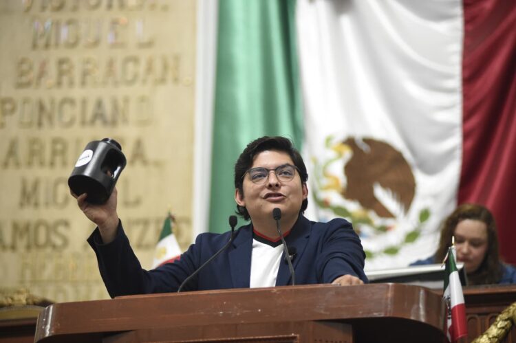 Morena pide a la UIF investigar finanzas del PAN