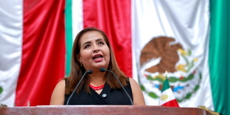 Claudia Pérez respalda a vecinos y presiona a Brugada por opacidad en Cablebús