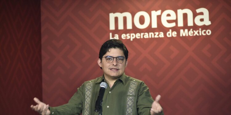 Morena presume Metro renovado y endurece lucha contra el despojo