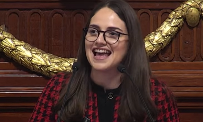 Tania Larios alerta por concentración del poder y exige respeto a la ley