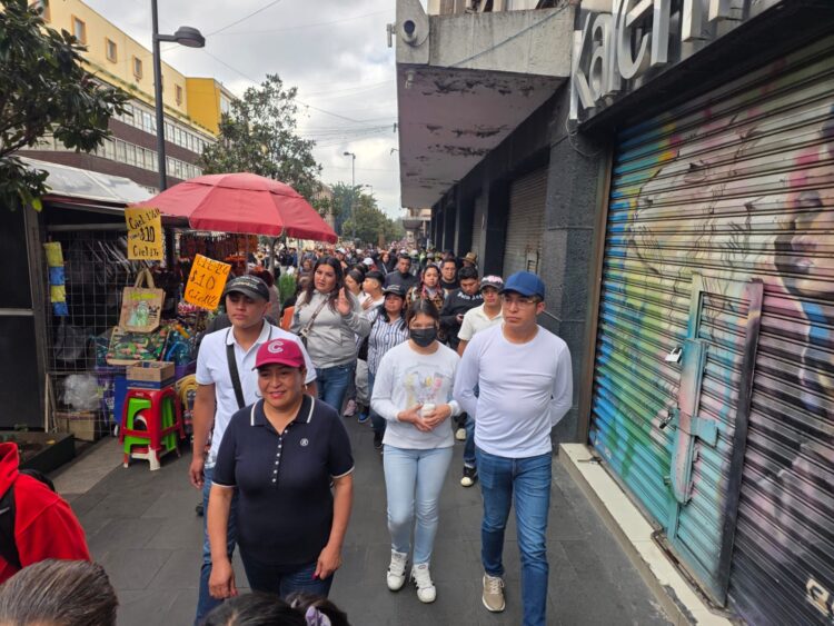 “Caminando juntas” con Sheinbaum, afirma Paulina Pérez en el Zócalo